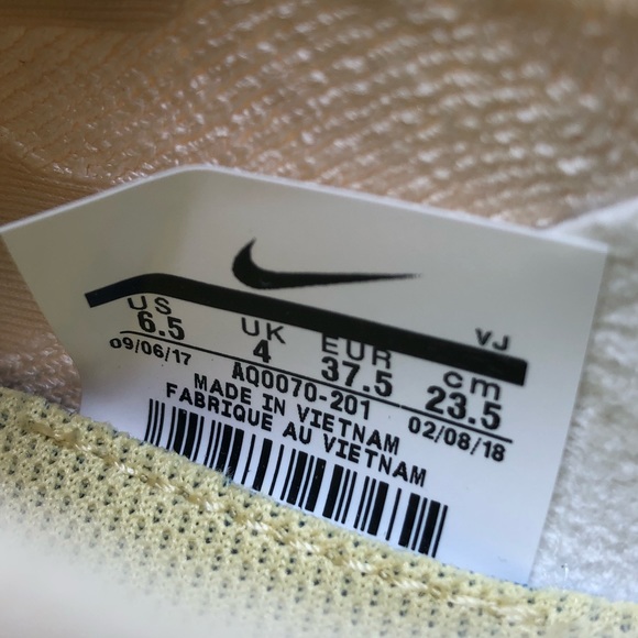 Nike Women's Epic React Flyknit Running Shoes Beige AQ0070-201 Size 6.5 US - Picture 10 of 10